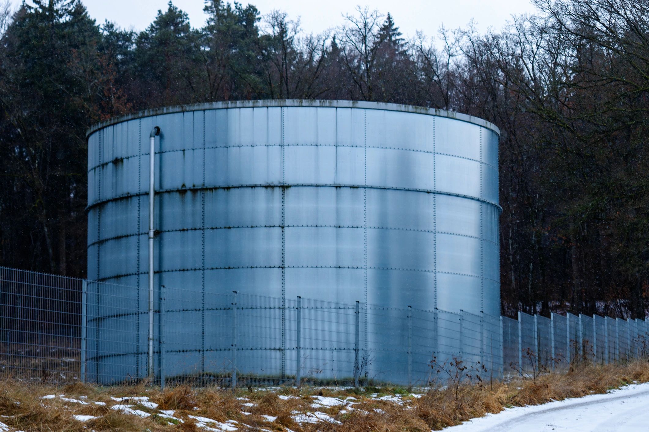 Fuel storage tank for residential heating oil service